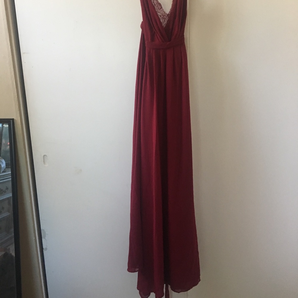 Red maxi dress. Tank top.